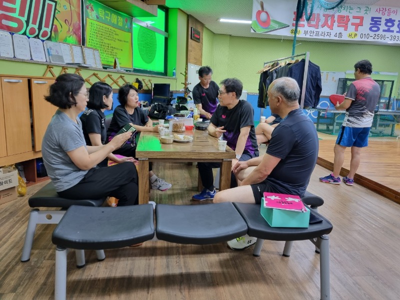 이지스탁구동호회 운동 후 간식타임